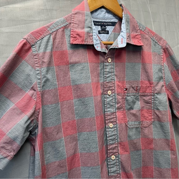 Men’s Tommy Hilfiger short sleeve plaid button‎ up shirt - Picture 3 of 5